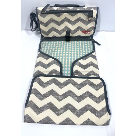 Skip Hop Pronto Portable Baby Changing Pad Chevron Stripe Gray Ivory - Picture 3 of 7